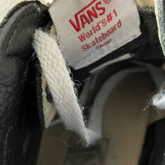 Vans Black and White Unisex Shoes - Picture 13 of 13